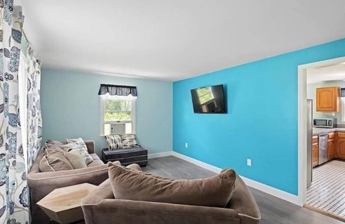 York Beach Apartamento | 2 bed 1.5 bath quiet location with a yard 10 min walk to beach and downtown
