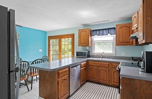 York Beach Apartamento | 2 bed 1.5 bath quiet location with a yard 10 min walk to beach and downtown