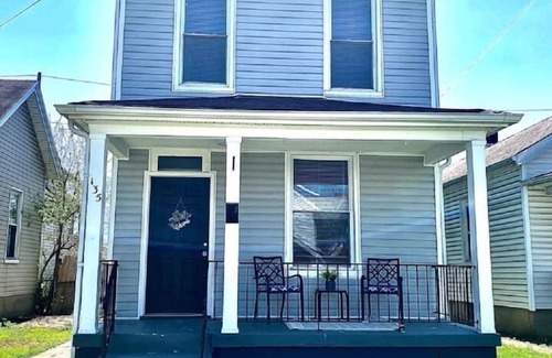 Hamilton Casa | 2 bed / 1.5 bath - Sleeps 6 -Comfy Hamilton home