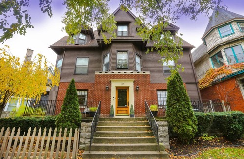 Albright Apartamento | 2 Bed/1 Bath Apartment, Fully Stocked Kitchen, Spacious, Premium City Location