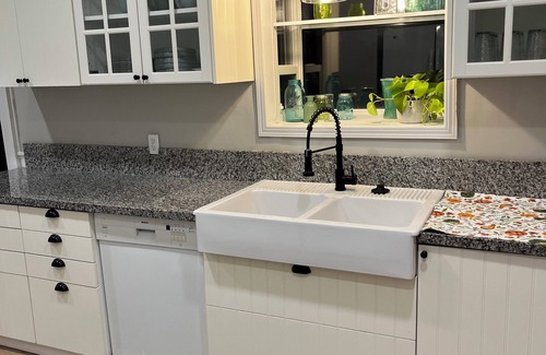 Auburn Casa | 2 bed 1 bath cottage in downtown Auburn- fenced yard, WiFi and AC. Dog friendly