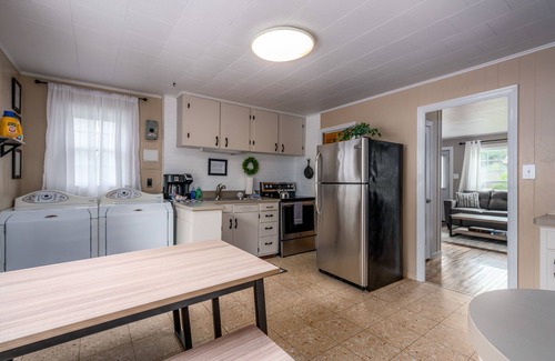 Sturgeon Bay Casa | 2 bed, 1 bath, Designated Workspace