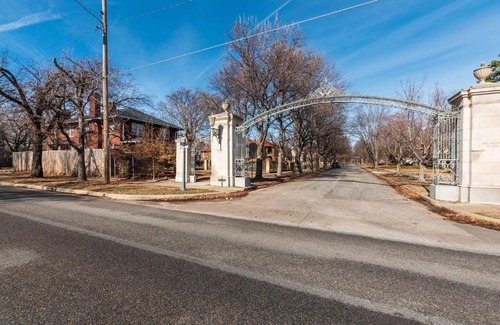 College Hill Casa | 2 Bed 1 Bath Property in College Hill with Garage