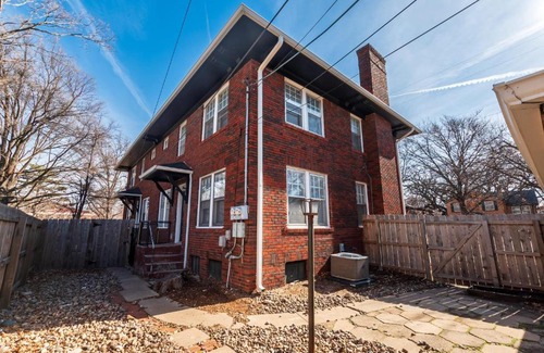 College Hill Casa | 2 Bed 1 Bath Property in College Hill with Garage