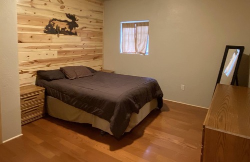 Moorcroft Apartamento | 2 habitaciones - 1 baño - para 6 personas! Cerca del lago, Sturgis, Black Hills, Devils Tower