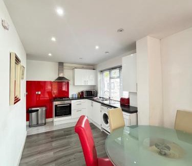 Lacey Green Casa | 2 Bed-1 Bath-Sleeps 4-Parking-Pets