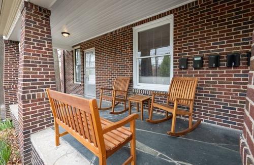 Downtown Greensboro Condominio | 2 bed 1bath modern and cozy condo in vibrant neighborhood downtown Greensboro