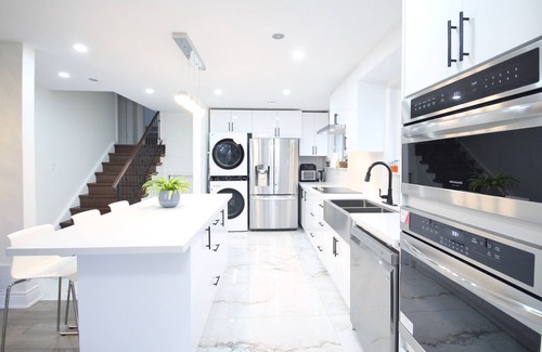 Mississauga Casa | 2 Bed 2 Bath Apartment in Mississauga near Square One