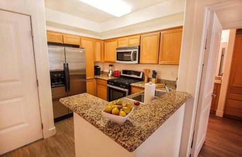 Westwood Apartamento | 2 Bed 2 Bath Apartment Overlooking Fountain G65