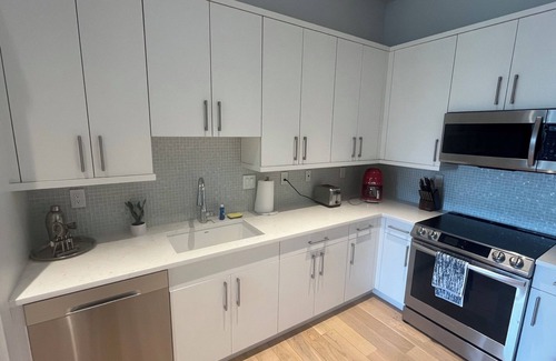 Old Naples Condominio | 2 bed 2 bath Downtown Naples Beach Condo 2 Blocks to Fifth Avenue New Building!