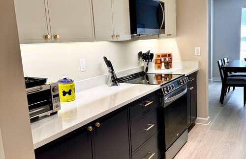 Charleston Casa | 2 bed/ 2 bath! Fenced in yard-close to the beach and dwntn CHS!