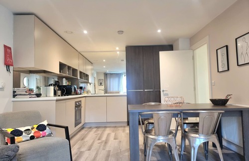 Greenwich West Apartamento | 2Bed-2Bath Flat - Gym Pool Balcony Lift