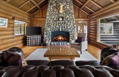 Lawtonwood Casa | 2 bed 2 bath Historic log Cabin Waterfront Estate