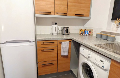 Colchester Casa | 2 bed 2 bath maisonette in Colchester with Parking and Wi-Fi