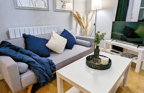 Colchester Casa | 2 bed 2 bath maisonette in Colchester with Parking and Wi-Fi