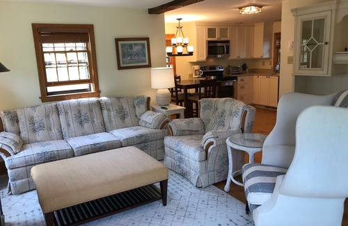 Eel Point Cabaña | Octubre en Nantucket Comfy Cottage - Corto paseo a la playa, perros OK!