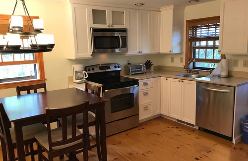 Eel Point Cabaña | Octubre en Nantucket Comfy Cottage - Corto paseo a la playa, perros OK!