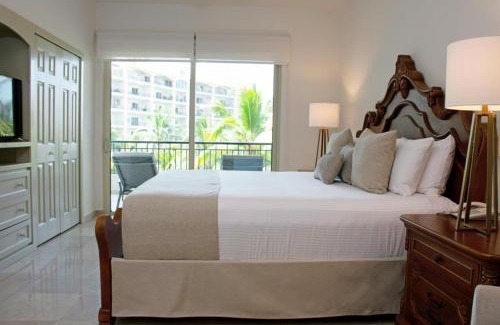 Nuevo Vallarta Apartamento | 2 Bed 2 Bath, plus one den at Playa Royale Condo 3508, Free WIFI