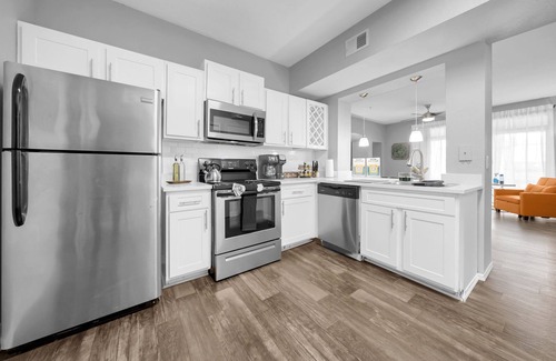 Tampa Apartamento | 2-Bed/2-Bath Tampa Apartment: Comfort Meets Convenience for Corporate Travelers