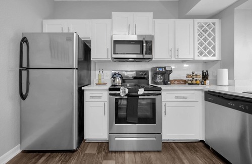 Tampa Apartamento | 2-Bed/2-Bath Tampa Apartment: Comfort Meets Convenience for Corporate Travelers
