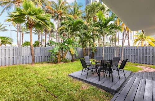 Sunny Isles Beach Chalet De Esquí | 2 bed 2 bath OCT BOOK 3 Nights PAY 2 Beach 1 min Walk