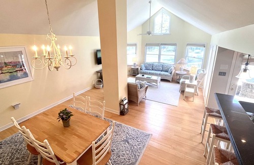 Deltaville Condominio | 2 bed 2 bath waterfront condo w a pool