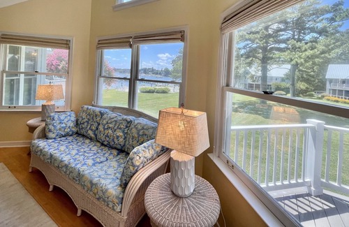 Deltaville Condominio | 2 bed 2 bath waterfront condo w a pool