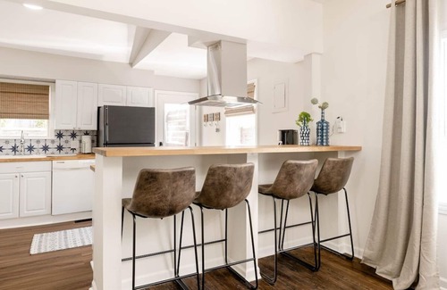 West Plaza Casa | 2 bed, 2 bath West Plaza House, yard, parking!