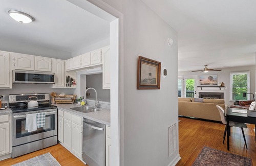 Northwest Raleigh Casa | 2 Bed/2 Private Bath Townhome in West Raleigh Near Umstead Park & Rex Hospital