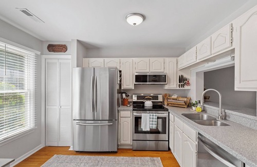Northwest Raleigh Casa | 2 Bed/2 Private Bath Townhome in West Raleigh Near Umstead Park & Rex Hospital
