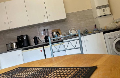 Old Trafford Apartamento | 2-bed Apartment - Sleeps 4 - Street Parking - Wifi