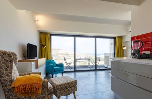 Marsalforn Apartamento | 2 Bed Apartment w Distant Sea and Country Views