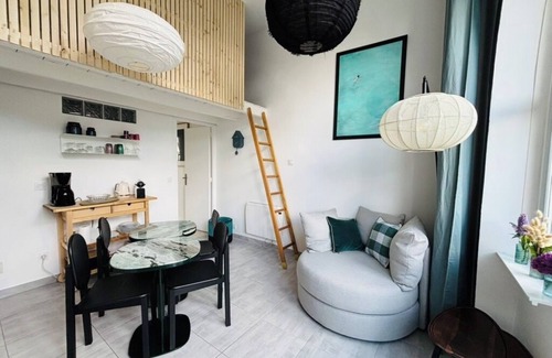 Carantec Apartamento | 2-bed apartment with private terrace - 50m from beach and GR34. Dogs welcome.