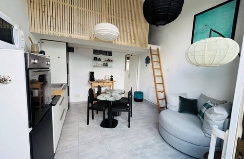 Carantec Apartamento | 2-bed apartment with private terrace - 50m from beach and GR34. Dogs welcome.