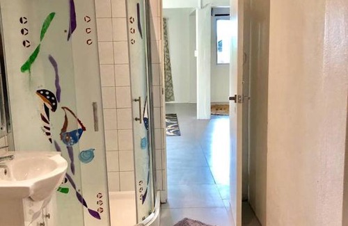 Suva Apartamento | 2 Bed Apartment with Pool - Williamson House