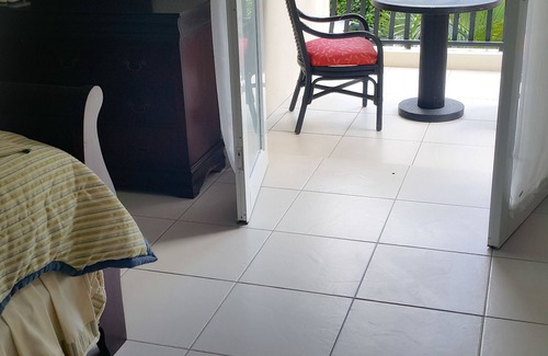 Runaway Bay Apartamento | 2 Bed Apt with Balcony at Runaway Bay