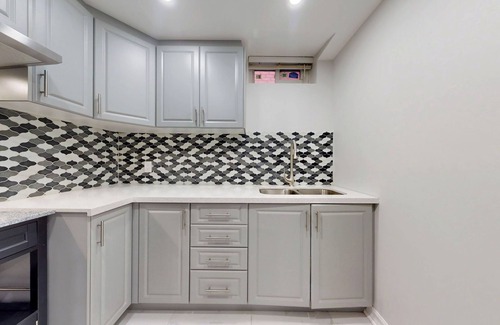 East Credit Apartamento | 2 Bed Basement Apartment Heartland Mississauga