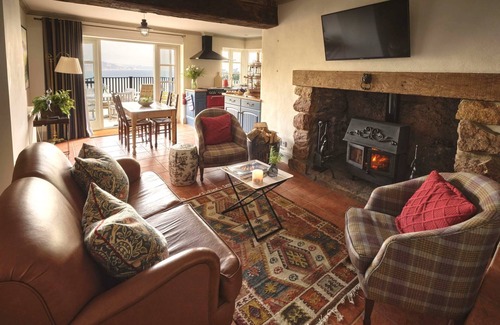 Babbacombe Cabaña | 2 Bed - Bay Cottage - Sleeps 4 guests in 2 bedrooms