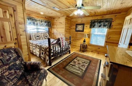 Helen Casa | 2 bed Cabin HOT TUB close to Helen #16