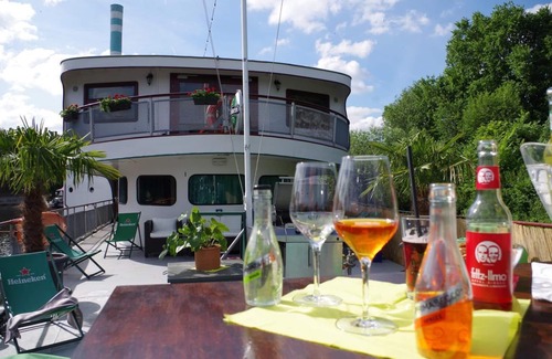 Leipziger Vorstadt Apartamento | 2-bed cabin on a residential vessel