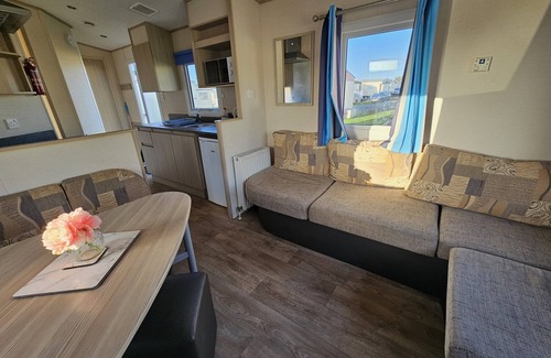 Rhyl Cabina | 2 Bed Caravan Leanne Centeal Heated