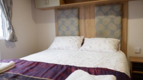 Colchester Casa | 2 Bed Caravan - Sleeps 6 - Pets - Pool - Wifi