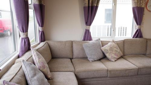 Colchester Casa | 2 Bed Caravan - Sleeps 6 - Pets - Pool - Wifi