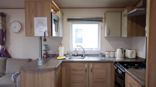 Colchester Casa | 2 Bed Caravan - Sleeps 6 - Pets - Pool - Wifi