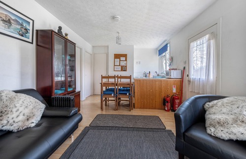 Contin Chalet De Esquí | Highland Chalet Retreat with river views