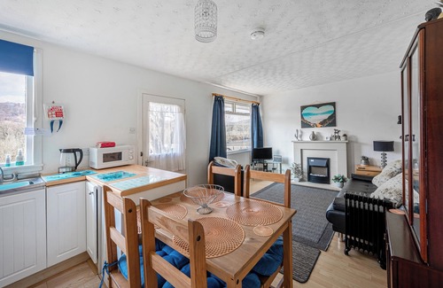 Contin Chalet De Esquí | Highland Chalet Retreat with river views