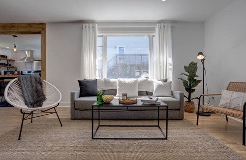 Dartmouth Casa | 2 Bed City Escape w deck, BBQ & beautiful back yard