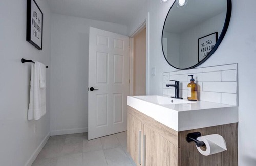 Dartmouth Casa | 2 Bed City Escape w deck, BBQ & beautiful back yard