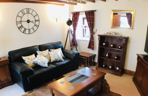 Cauldon Low Casa | Classy 2 Bed Peak District Barn Conversion