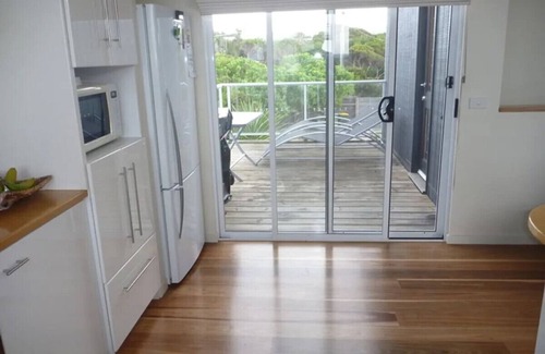 Smiths Beach Casa | 2 Bed Coastal Getaway - Walking distance to beach